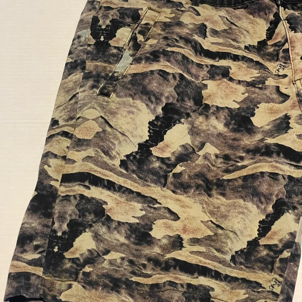 Marc Ecko‎ shorts dirt bike print mens size 38 tan black pre-owned condition